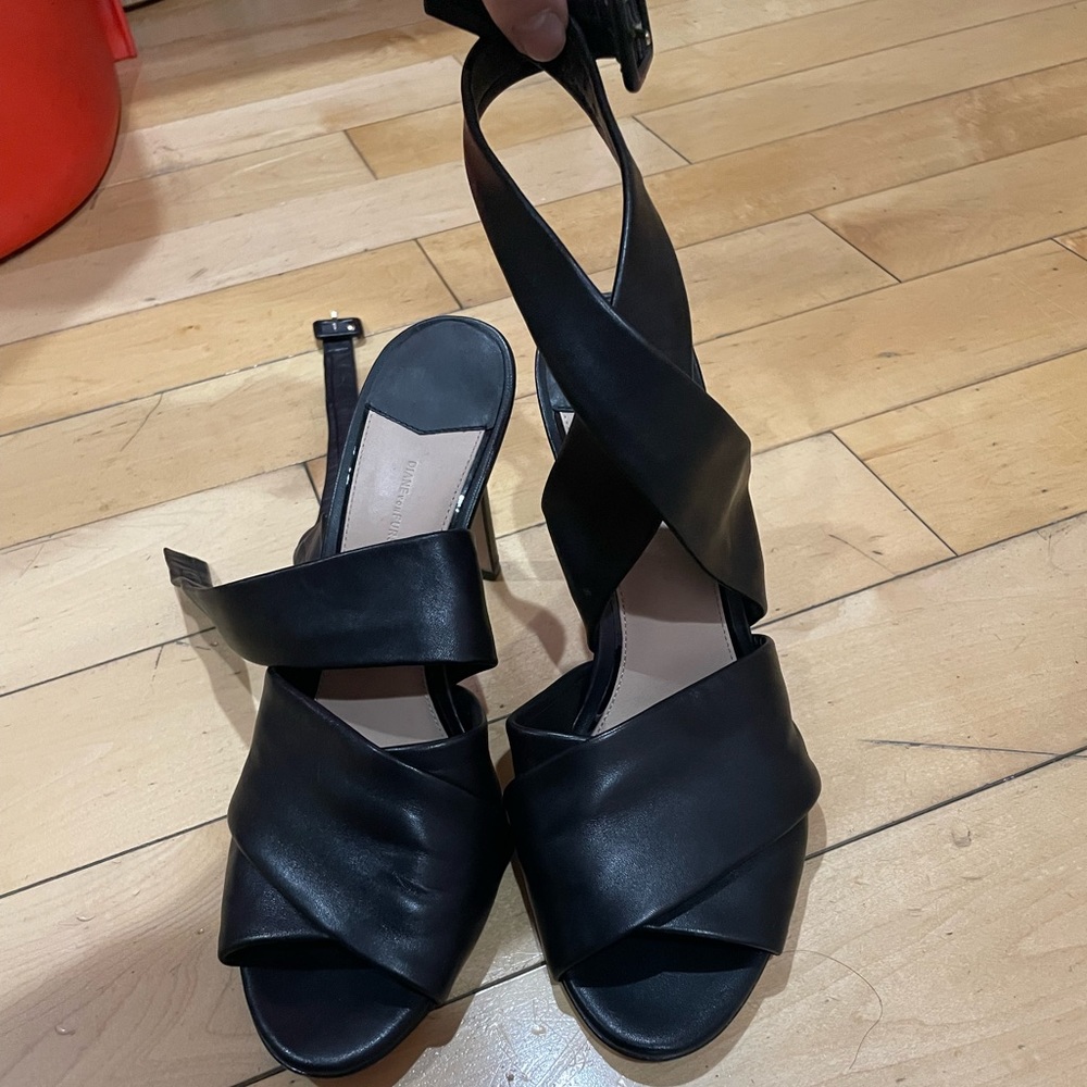 Diane von Furstenberg black leather ankle wrap strappy heels